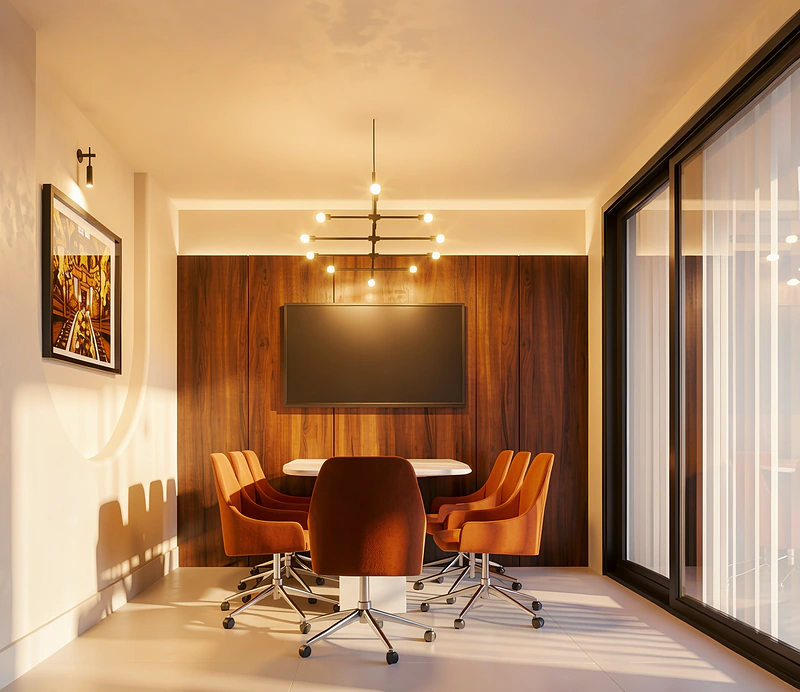 Sala de reunião com painel de madeira, cadeiras laranja e televisão